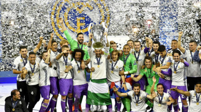 米兰女排以3-0击败贝加莫，艾格努砍25分MVP，展现统治力，整体配合出色，展现冠军底蕴。（米兰女排3-0横扫贝加莫，艾格努25分当选MVP，团队默契尽显冠军气质）