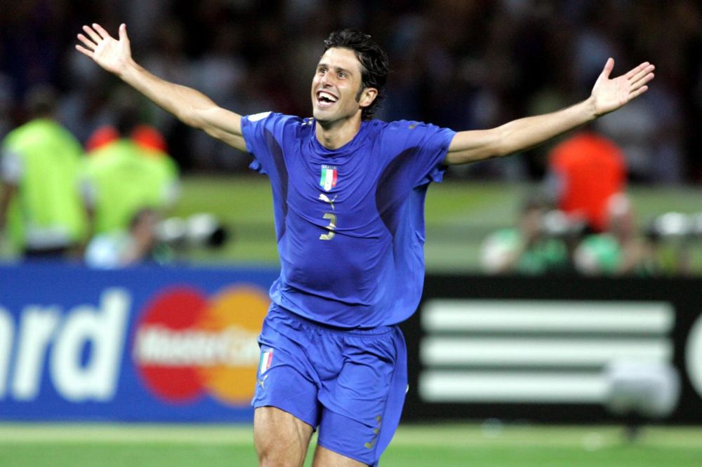 今天复出战独行侠！艾顿谈对位浓眉：防守他需要全队努力（艾顿今日复出迎战独行侠：谈防浓眉需全队合力）