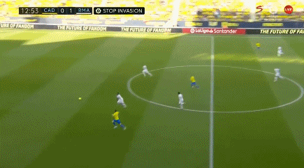 终于有正面贡献！杨瀚森前场板先助攻三分 然后快攻再助攻扣篮