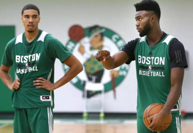 马卡：维尼修斯再遇克星巴列卡诺，客场作战还未取得进球（马卡报：维尼修斯再战宿敌巴列卡诺，客场进球仍为零）