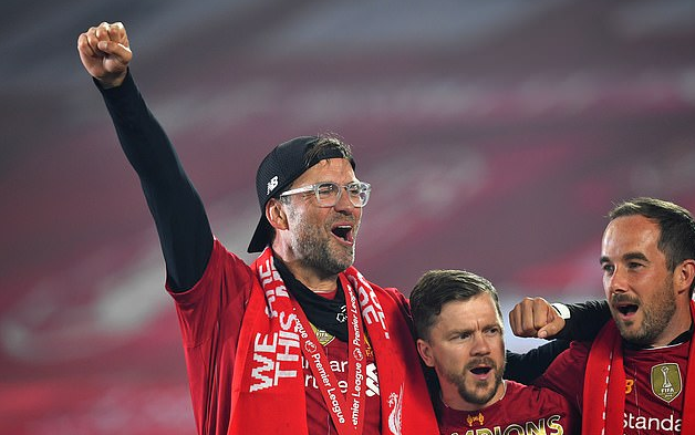 遇求不满：董方卓爆英超派对一夜千女，王楚淇支持C罗言论。