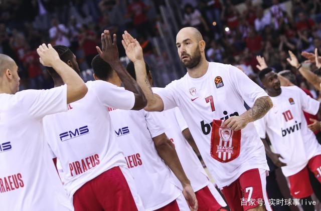 米体：米兰双雄均有意铃木彩艳，帕尔马要价2000万欧（米体：米兰双雄盯上铃木彩艳，帕尔马开价2000万欧）