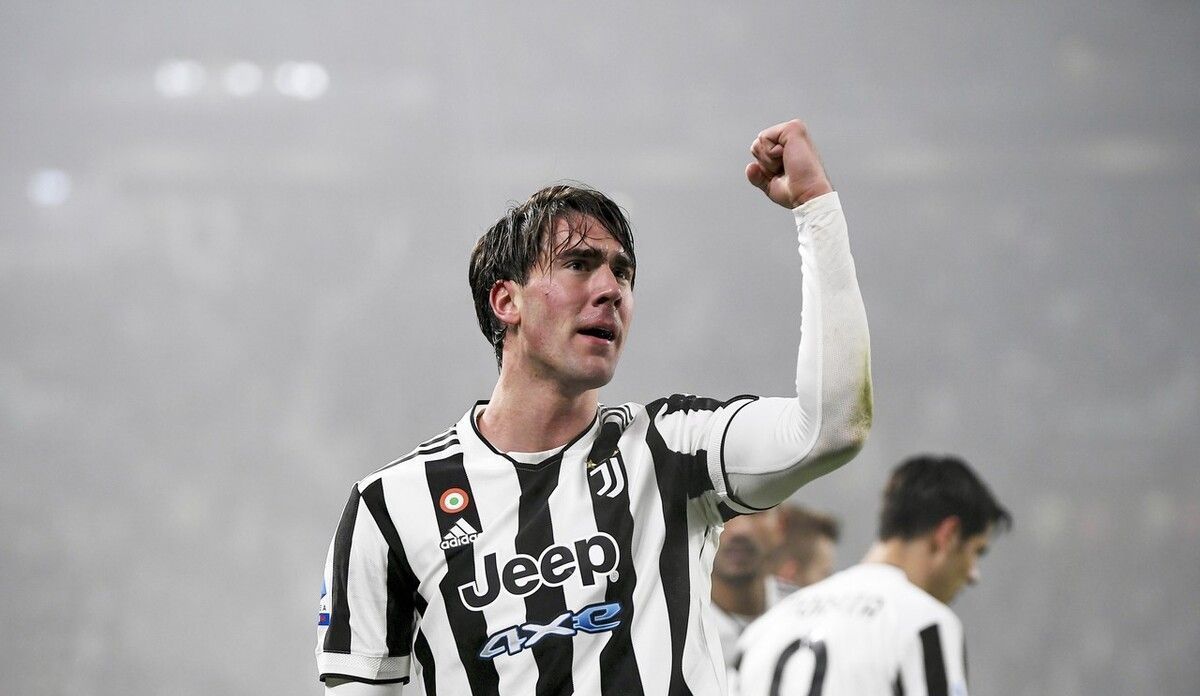 篮球CBA赛场出现精彩扣篮