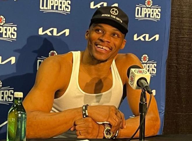 篮球湖人官宣老将复出，防守端迎来补强（湖人官宣老将回归，防守端再添助力）