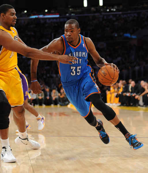 科隆vs圣保利：比尔特、卡明斯基首发，杰克逊-欧文、藤田让瑠奇马出战（科隆对阵圣保利：比尔特、卡明斯基首发，杰克逊-欧文、藤田让瑠、奇马登场）