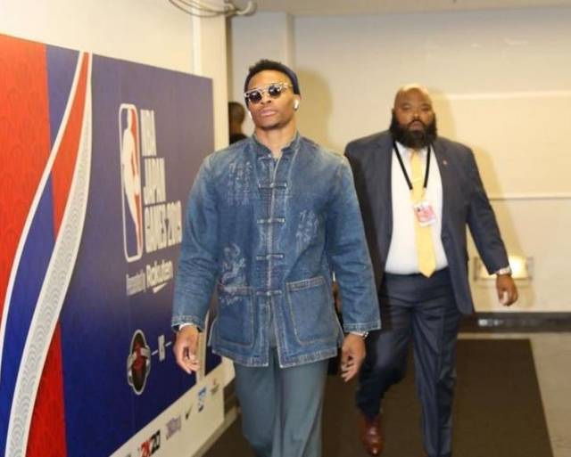 恩比德：最近手指一直有点小毛病，但情况正在不断好转（恩比德谈伤情：手指近期有些小问题，正逐步好转）