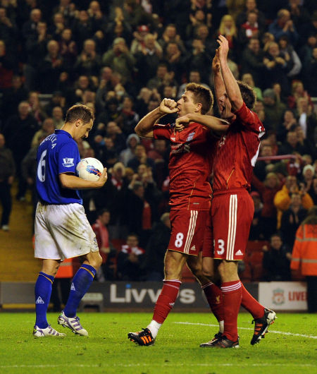 阿森纳稳住榜首期待延续奇迹（阿森纳继续领跑 盼再写传奇）