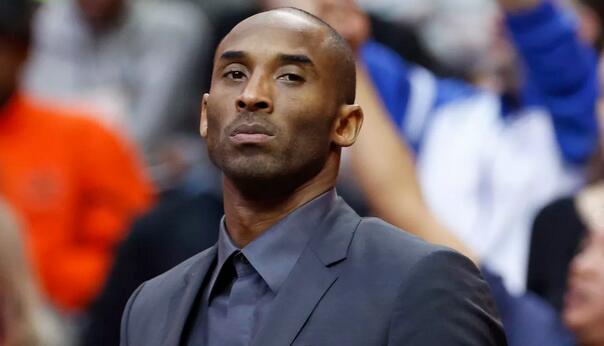 外媒：下赛季欧冠联赛阶段用球将采用白+薄荷绿+紫创新配色（外媒：下赛季欧冠联赛阶段用球将启用白、薄荷绿与紫的全新配色）